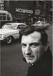 Goffredo Parise a New York, in una foto scattata dall'amico Igi Polidoro nel 1961